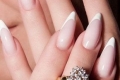 Manicure na ostrych paznokciach